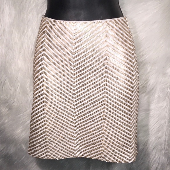 Banana Republic Dresses & Skirts - Banana Republic Sequins Skirt